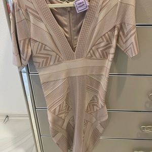 Herve Leger size Medium taupe & cream short sleeve.  Very flattering color